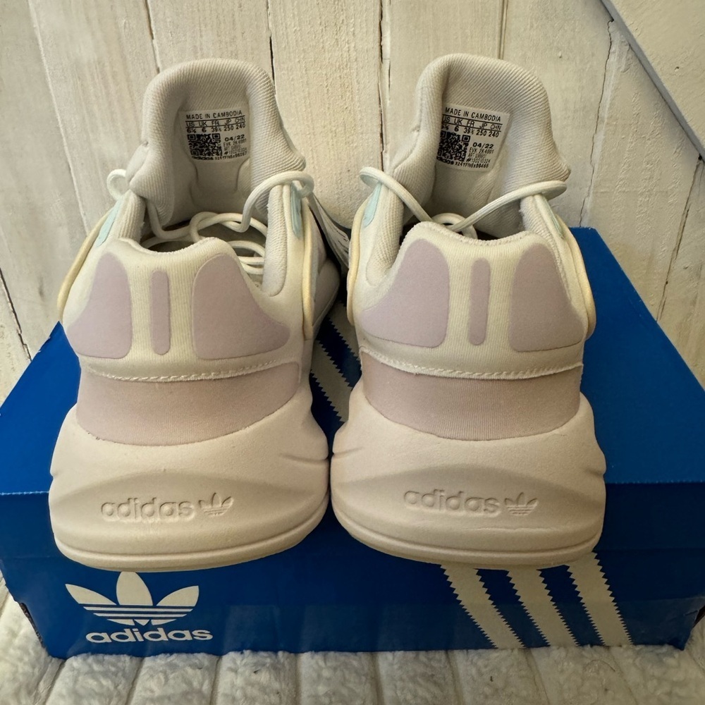 Ozelia J 'White Pastels’ 2023 - Size 6.5W - Picture 5 of 7